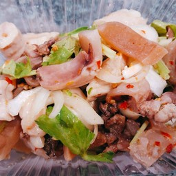 ยำปลาหมึกกรอบ