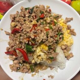 กระเพราน้องภัทร ตึก6