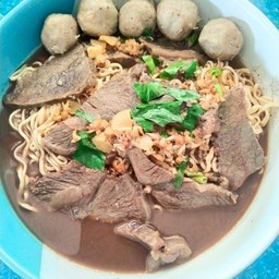 ก๋วยเตี๋ยวเนื้อน้ำตก,น้ำใส