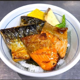 ข้าวหน้าปลาแซลมอนและปลาซาบะเทอริยากิ