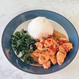 ข้าวกะเพราไส้กรอกไร้มัน Stir-fried Thai basil and Chicken sausages with Rice