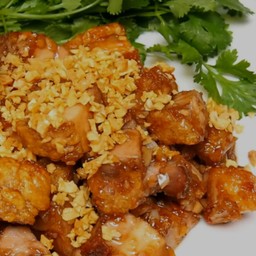 หมูกรอบทอดกระเทียม