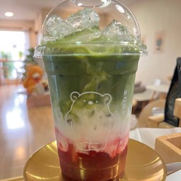มัทฉะลาเต้ สตอเบอรี่ (Matcha Latte Strawberry)