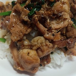 ข้าวเนื้อผัดพริกไทยดำ
