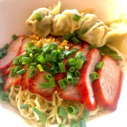 บะหมี่เกี๊ยวหมูแดง