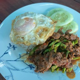 ผัดพริกแกงเนื้ิอ