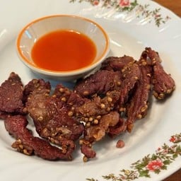 กะเพราเนื้อเนื้อ ช้างม่อย -