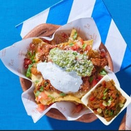 Pinto beans Nachos Supreme( L)