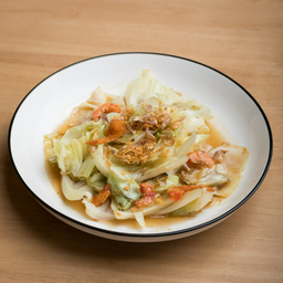 กะหล่ำปลีผัดน้ำปลา (Stir-Fried Cabbage with Fish Sauce)