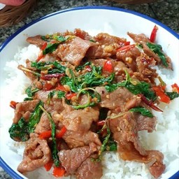 ข้าวกระเพาหมูชิ้น