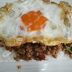 ข้าวกะเพราหมูสับ+ใข่ดาว