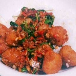 ไก่ทอด&เฟรนฟรายชีส&ข้าวกระเพรา แยกบางโค