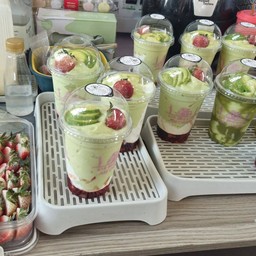 อโวคาโด้ สตอเบอรี่ ครีมชีส