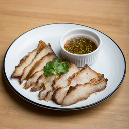 คอหมูย่างน้ำจิ้มแจ่ว (Grilled Pork Neck with Spicy Dipping Sauce)