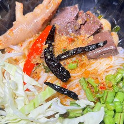 ขนมจีนน้ำยากะทิตีนไก่