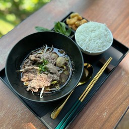 ชุดเกาเหลาหมูและข้าว + อเมริกาโน่ ร้อน หรือ เย็น