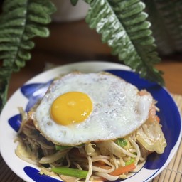 ยากิโซบะไก่+ไข่ดาว Chicken Yakisaba+Fried eeg
