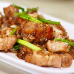 หมูกรอบผัดพริกไทยดำ