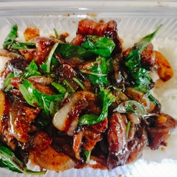 ไก่ผัดน้ำพริกเผา (เป็นกับข้าว)