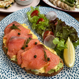 O1:Smoked Salmon Scrambled Eggs & Avocado