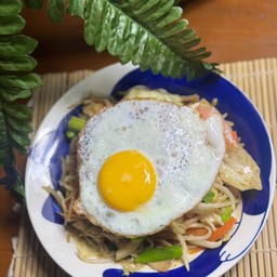 ยากิโซบะเนื้อ+ไข่ดาว Beef Yakisoba+Fried eeg
