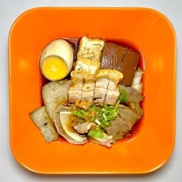 หมูกรอบบ้านตลาดหลวง