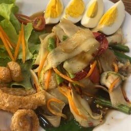 ตำหลวงพระบางไข่ต้มกากหมู