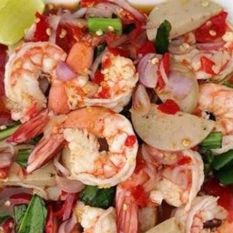 ยำหมูยอกุ้งลวกสุก น้ำปลาร้า