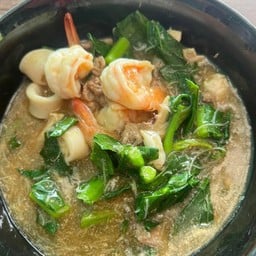 ราดหน้าทะเล(กุ้ง-หมึก)