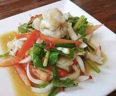 ยำปลาหมึกกล้วย