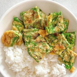 ข้าวไข่เจียวชะอม