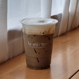 Hojicha Latte | โฮจิฉะลาเต้ เย็น