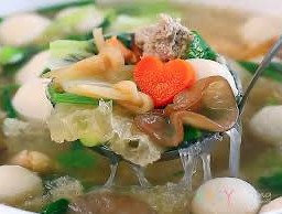 ต้มจืดวุ้นเส้น ปลาหมึก เต้าหู้ไข่