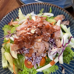 สลัดเบคอนกรอบ