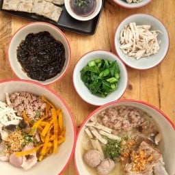 ก๋วยจั๊บญวนเจริญ-แยกพืชสวนโลก -
