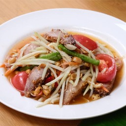 Papaya Salad with Grilled Pork Neck