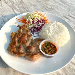 ข้าวหมูย่าง น้ำจิ้มแจ่ว