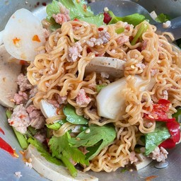 ยำมาม่าหมูยอ+หมูสับ