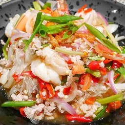 ยำวุ่นเส้นหมูสับ