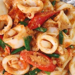 ปลาหมึกผัดไข่เค็ม