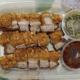 คนตื่นหมู หมูกรอบ กุ้ง