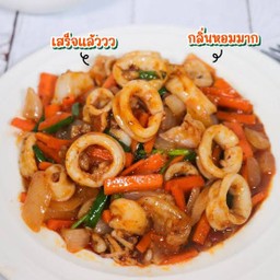 ข้าวปลาหมึกผัดน้ำพริกเผา