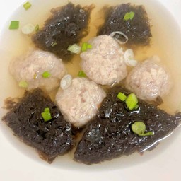 น้ำซุปหมูนุ่มสาหร่าย