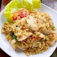 ข้าวผัดถาด ไก่ แม่ครัวใหญ่