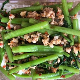 ผัดผักบุ้งหมูสับ