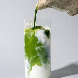 Matcha Latte Iced [ มัทฉะลาเต้ เย็น ]