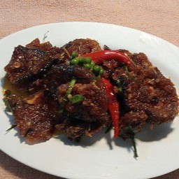 ผัดปลาดุกทอดกรอบ