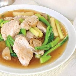 ราดหน้าไก่ แม่ครัวใหญ่