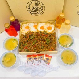 โปรยกก๊วน 4 ชวนเพื่อนกินข้าว 4 คน แม่ครัวใหญ่