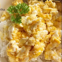 ข้าวไข่ขยี้ แม่ครัวใหญ่